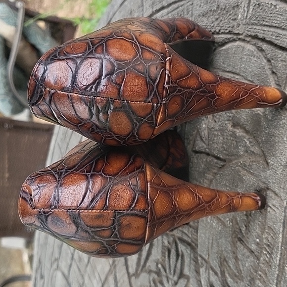 Gorgeous FIORANGELO Italian Leather Faux Croc Skin Peep Toe Heels size 38 US 7.5 - Picture 3 of 10